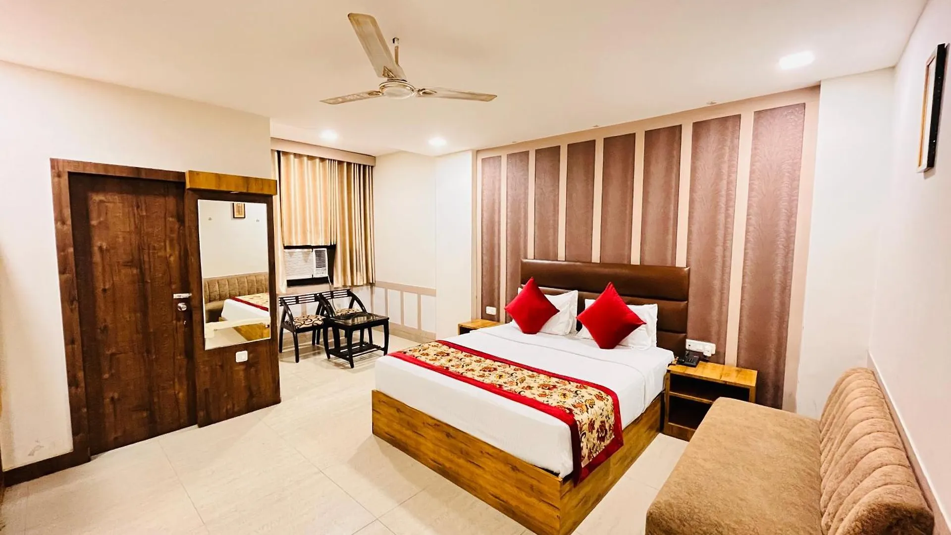***  Crown Hotel Agra Near Taj Mahal India