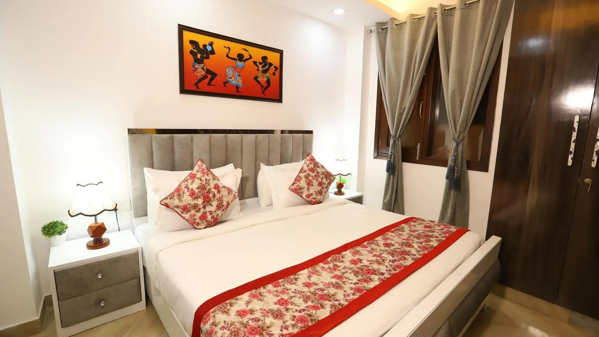 Crown Hotel Agra Near Taj Mahal