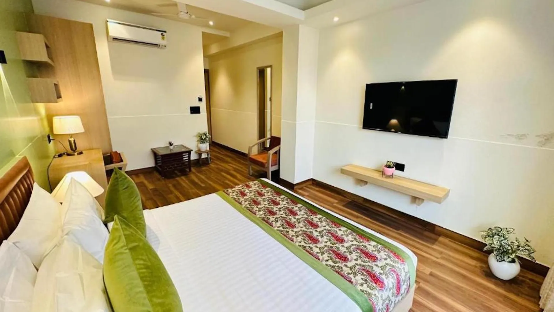 Crown Hotel Agra Near Taj Mahal