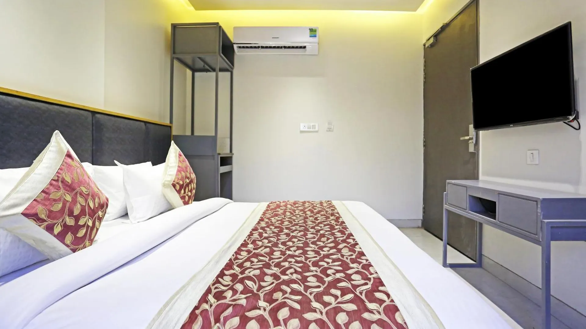 Crown Hotel Agra Near Taj Mahal