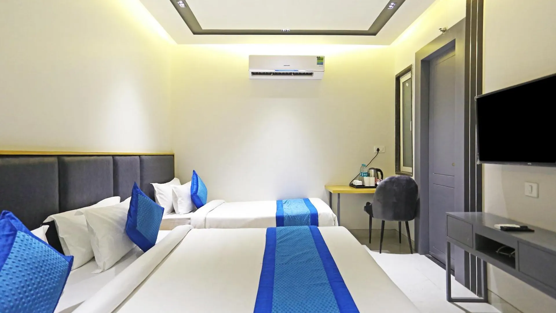 ***  Crown Hotel Agra Near Taj Mahal India