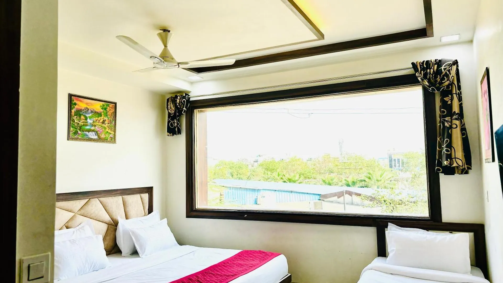 Crown Hotel Agra Near Taj Mahal 3*, Agra (Uttar Pradesh)