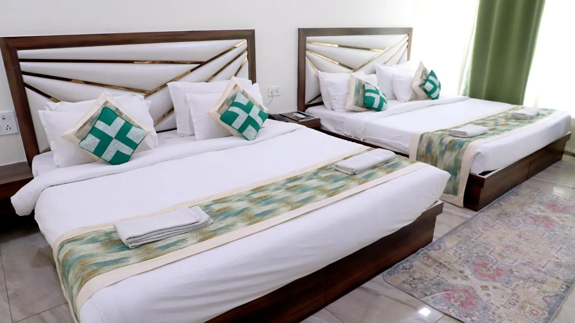 Crown Hotel Agra Near Taj Mahal