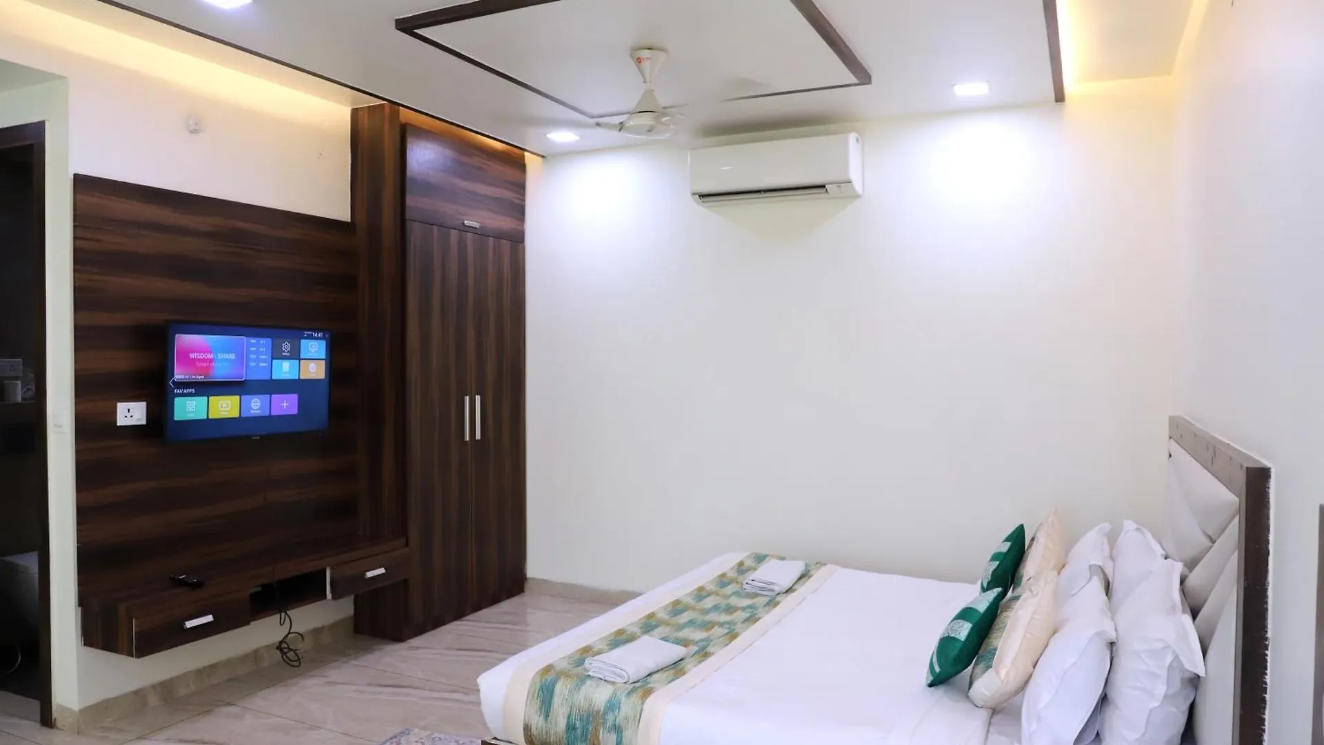 ***  Crown Hotel Agra Near Taj Mahal India