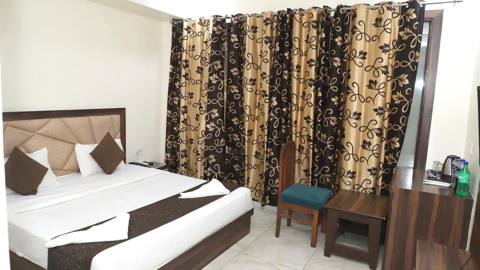 ***  Crown Hotel Agra Near Taj Mahal India