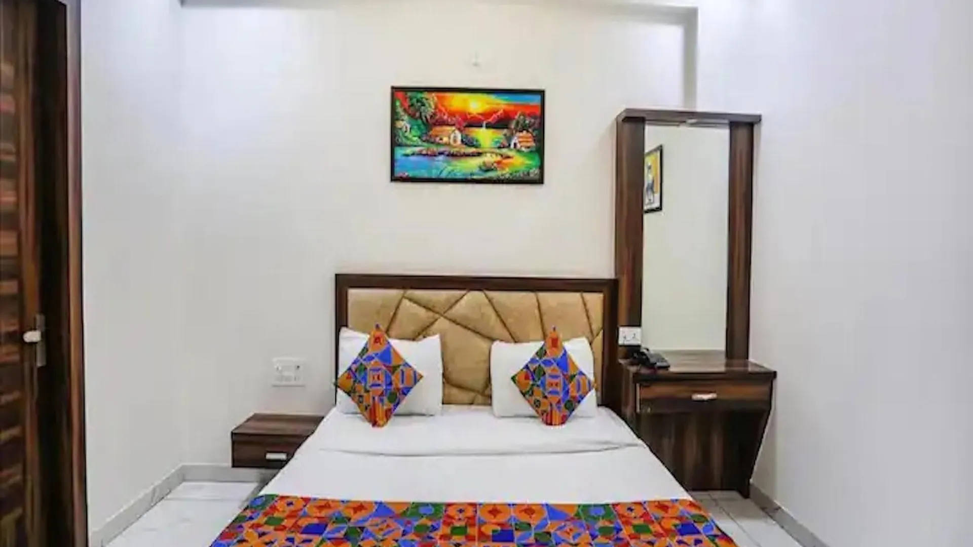 Crown Hotel Agra Near Taj Mahal