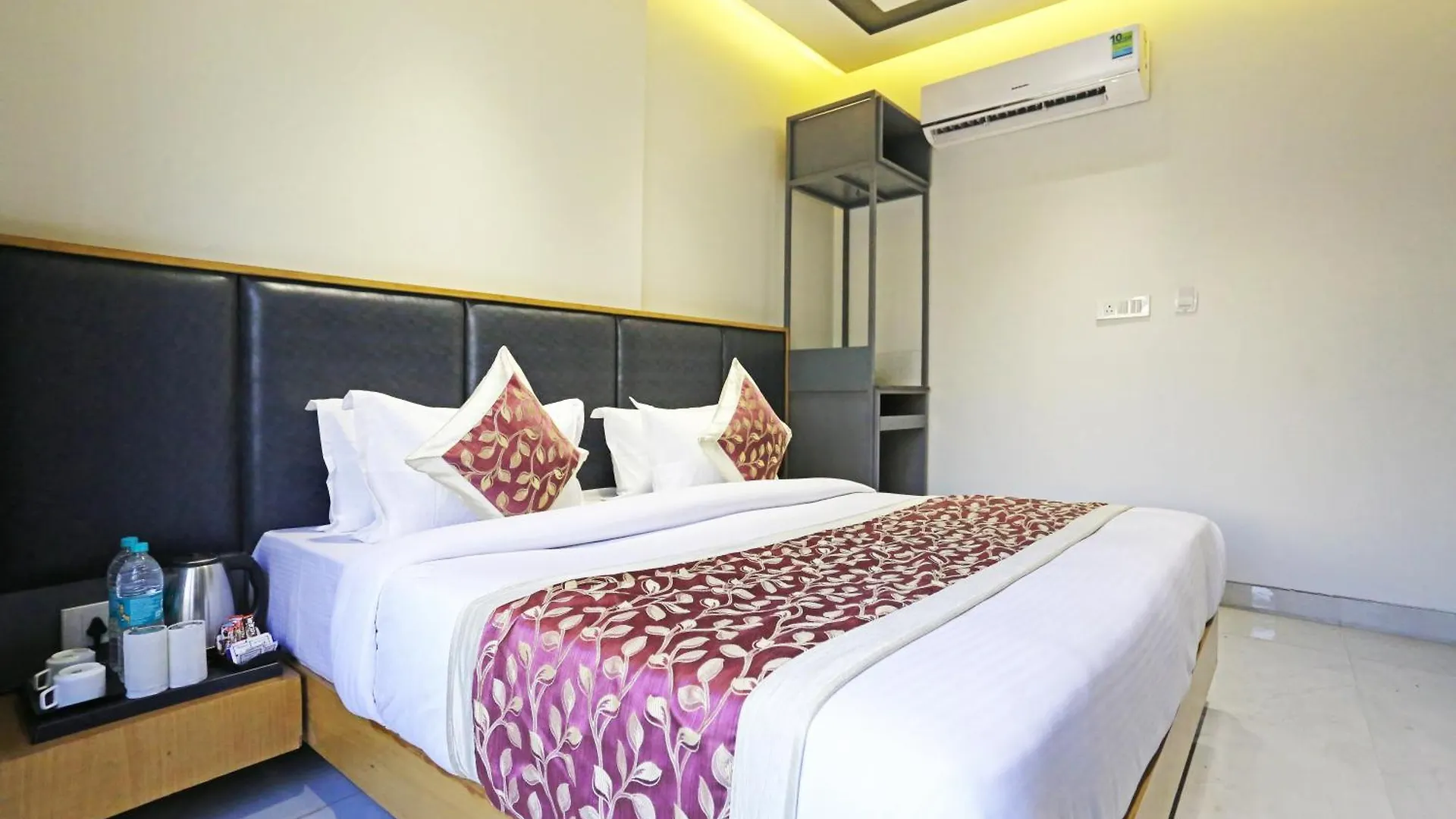 Crown Hotel Agra Near Taj Mahal Indien