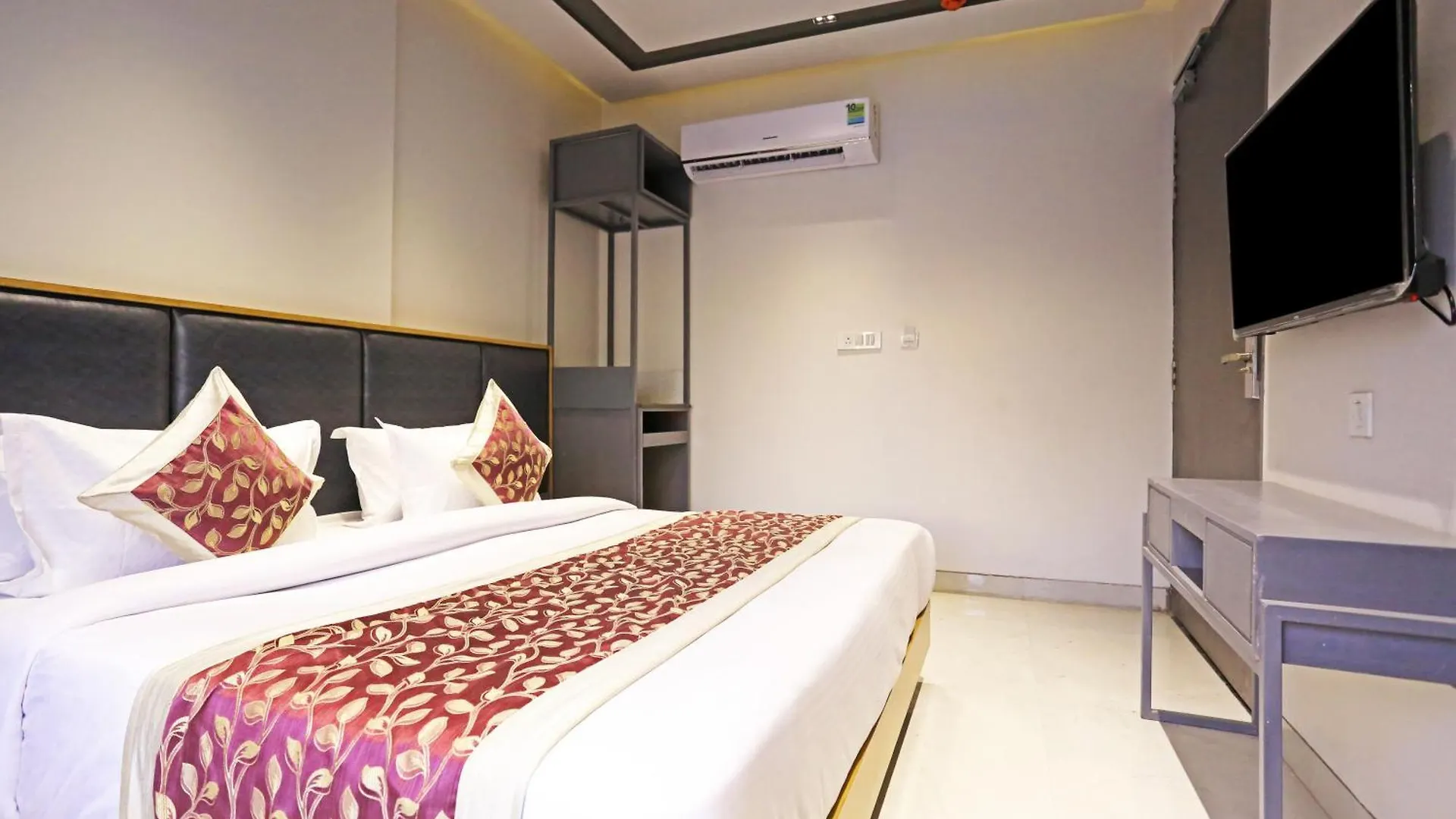 Crown Hotel Agra Near Taj Mahal