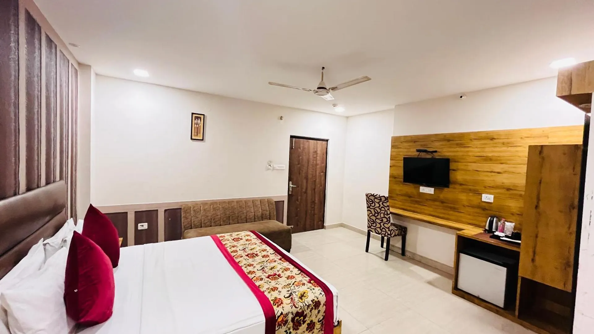 Crown Hotel Agra Near Taj Mahal