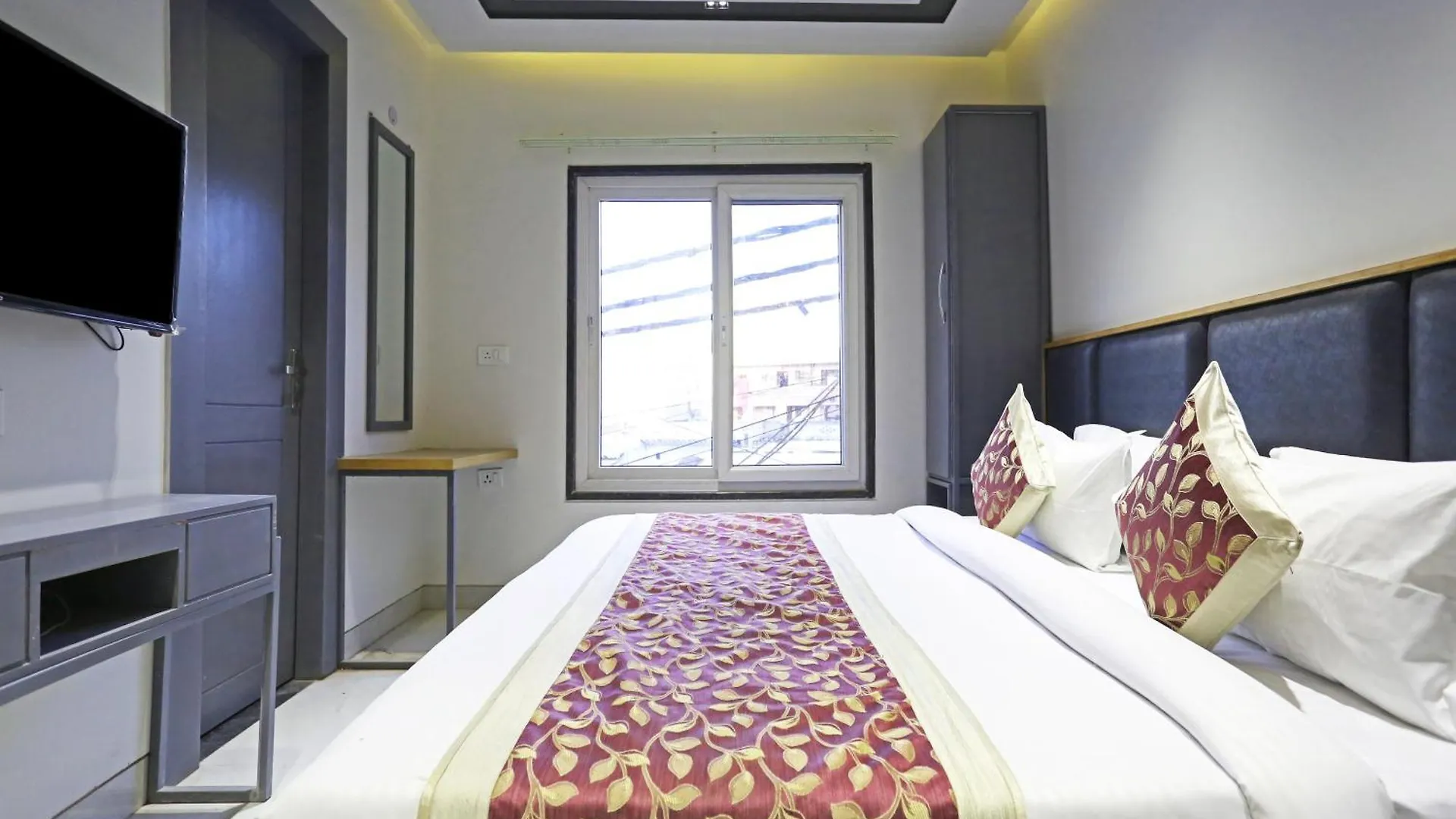 Crown Hotel Agra Near Taj Mahal Indien